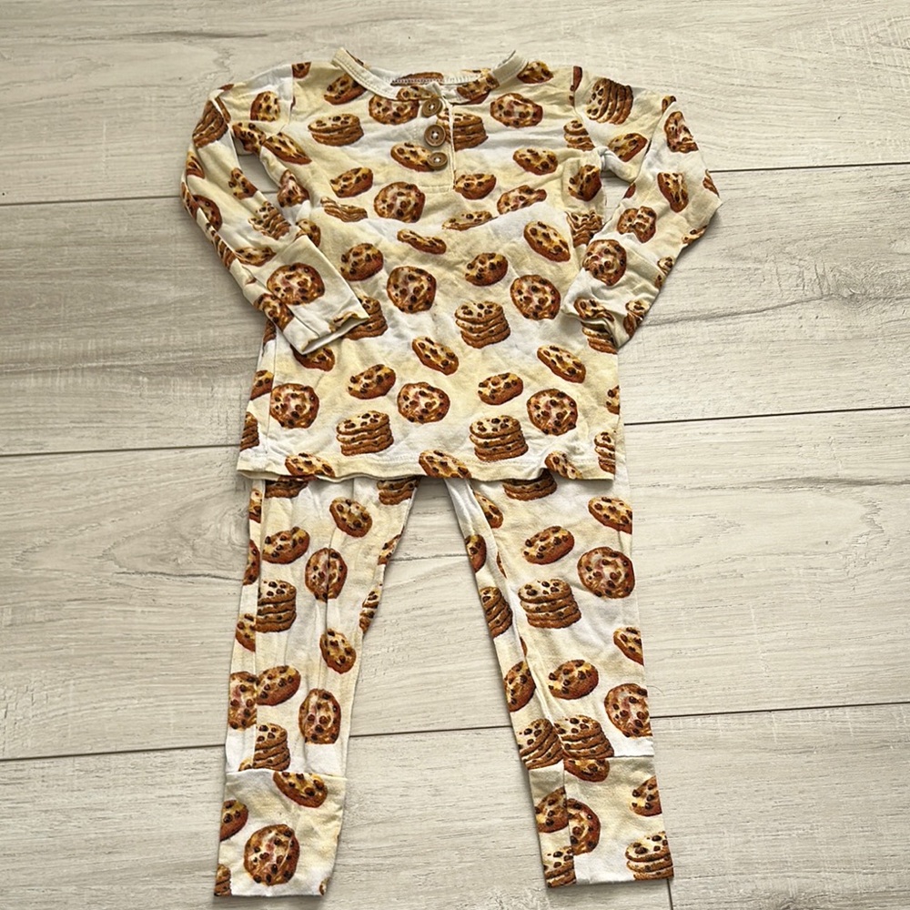 Posh Peanut Bamboo Chip 
Cookie Print Pajamas with Wooden Buttons